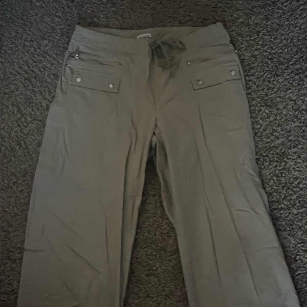 capris - Picture 2 of 4